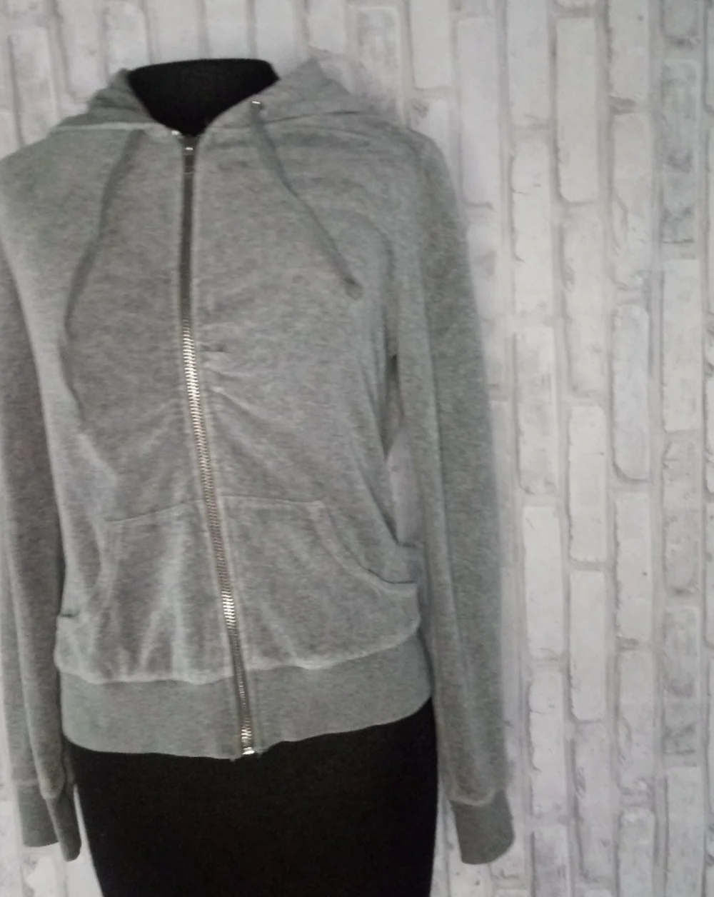 XXI woman's gray zip-up Hoodie jacket